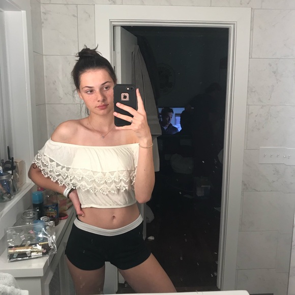 Ivory off the shoulder top - Picture 4 of 4